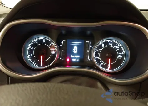 2018 Jeep Cherokee Latitude Plus 4X4 z USA, uszkodzony, nr VIN 1C4PJMLB5JD501234